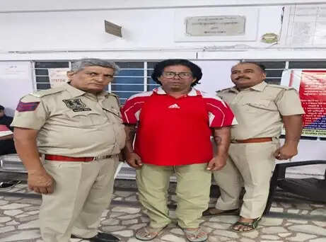 विदेश नौकरी के नाम पर लाखों हड़पने वाला इनामी आरोपित दिल्ली एयरपोर्ट से गिरफ्तार