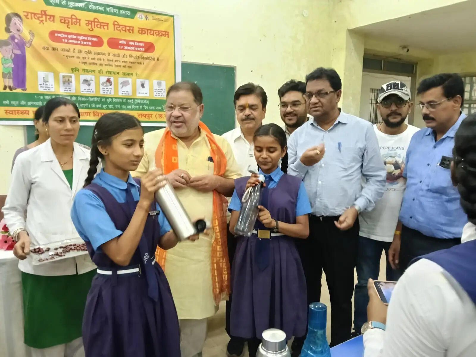 रायपुर में राष्ट्रीय कृमि मुक्ति दिवस का शुभारंभ, विधायक सुनील सोनी ने स्कूली बच्चों को खिलाई कृमिनाशक दवा
