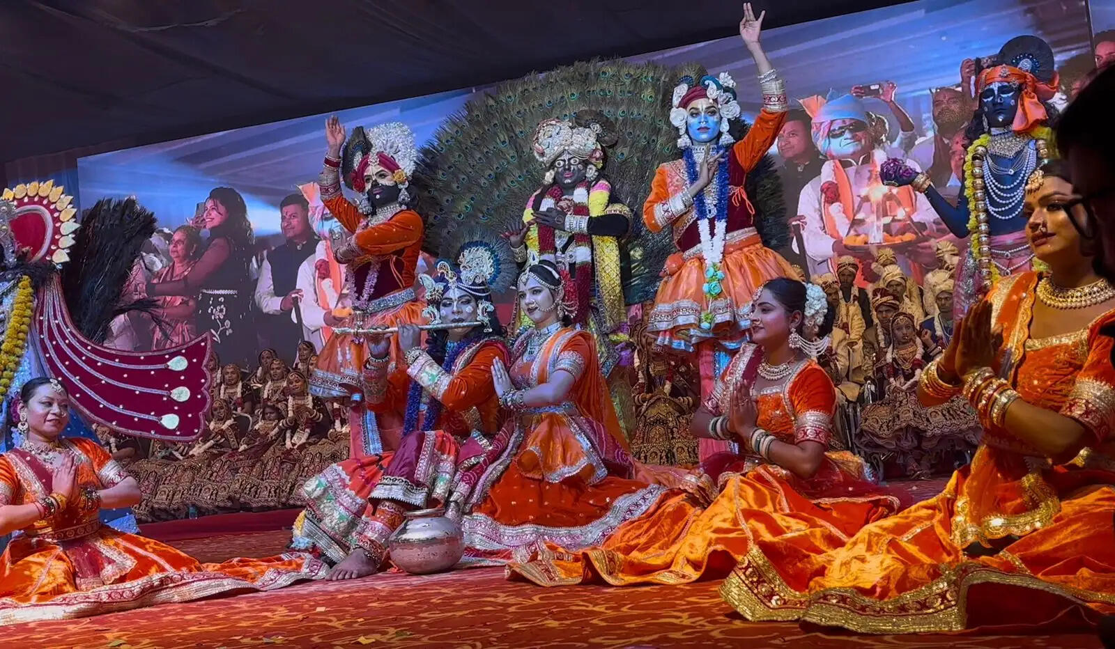 नारायण सेवा संस्थान में 45वां सामूहिक विवाह: वैदिक मंत्रों के बीच 51 जोड़ों ने थामा एक-दूजे का हाथ