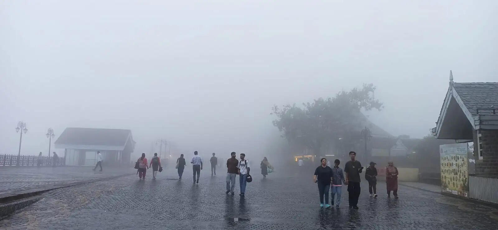 चार जिलों में मूसलाधार बारिश का ऑरेंज अलर्ट, भूस्खलन से 87 सड़कें बंद