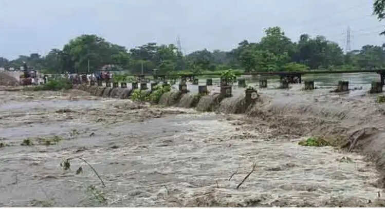फालाकाटा–अलीपुरद्वार मार्ग पर चरतोरसा डायवर्सन बहा, लोगों की बढ़ी मुश्किलें