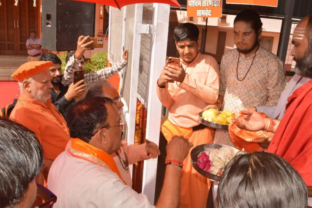 पुरुषोत्तम मास में हरि सेवा धाम पहुंचे विधानसभा अध्यक्ष देवनानी