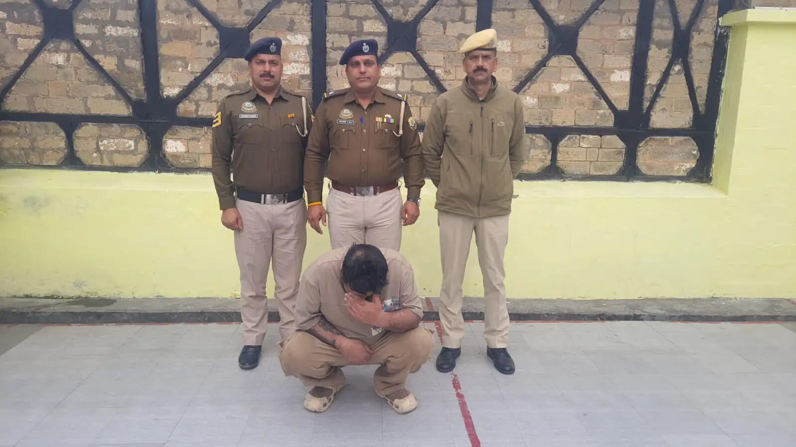 पालमपुर में चिट्टा, चरस व नगदी के साथ कुख्यात तस्कर गुन्नू गिरफ्तार