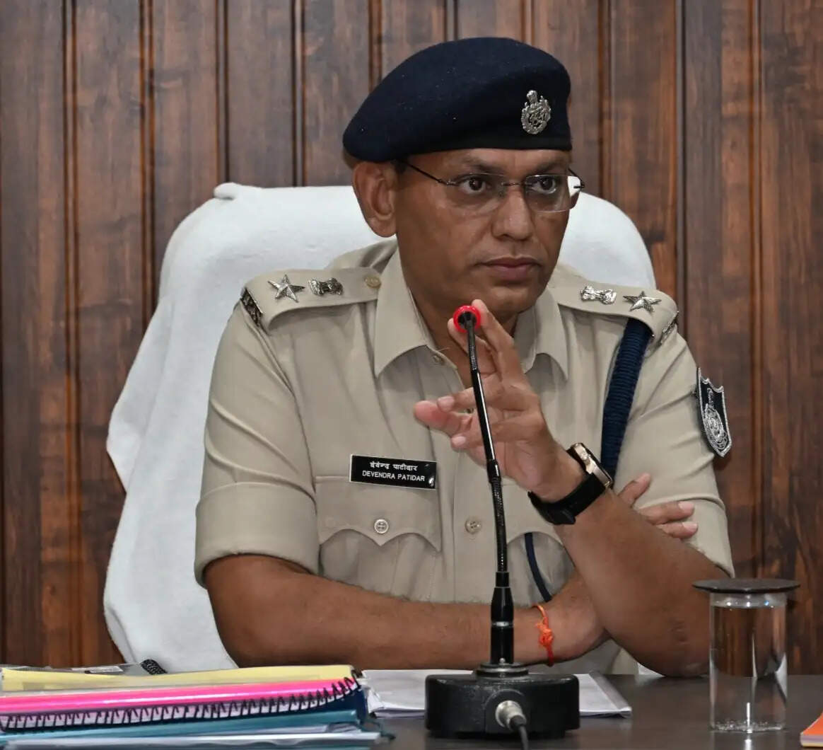 झाबुआ: पहली मीटिंग में दिखे एसपी के सख्त तेवर, अपराधियों के विरुद्ध कठौर कार्रवाई के दिए निर्देश