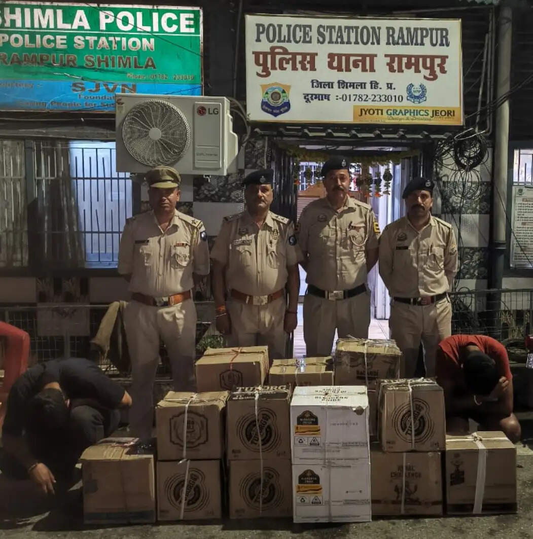 रामपुर में वाहन से अवैध शराब बरामद, दो लोगों पर मामला दर्ज
