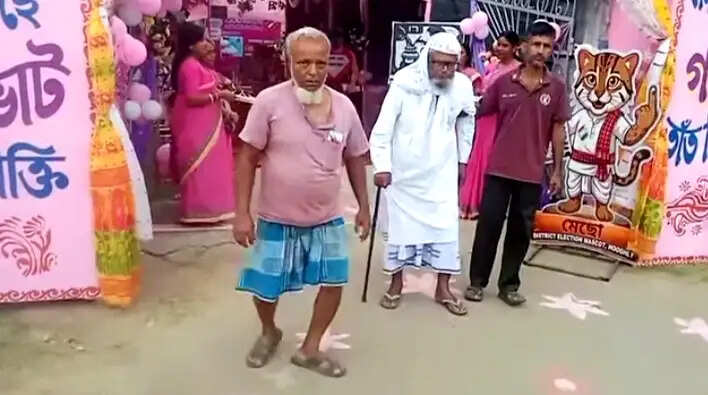 हुगली में अनोखी पहल, मतदान केंद्र पर शहनाई के सुर और कॉफी का जायका