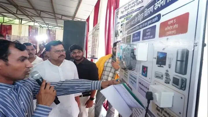उपभोक्ताओं को सरल, सुगम और बेहतर विद्युत सेवाएं देना सरकार की प्राथमिकताः ऊर्जा मंत्री तोमर