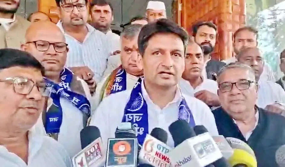 जींद : हरियाणा में एचपीएससी के माध्यम से बाहर के युवा लग रहे नाैकरी : दीपेंद्र हुड्डा