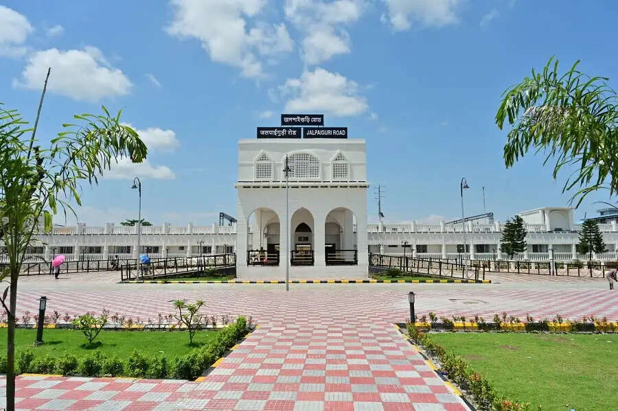 पूसीरे ने जलपाईगुड़ी ज़िले में स्टेशनों के पुनर्विकास कार्यों को दी गति