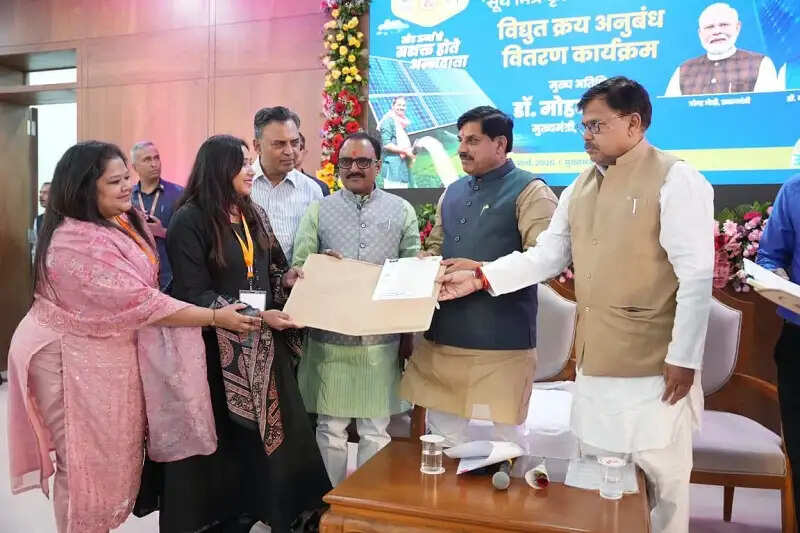 सूर्य मित्र कृषि फीडर योजना के अंतर्गत किए जा रहे अनुबंध राज्य के लिए अमूल्य उपहारः मुख्यमंत्री डॉ. यादव