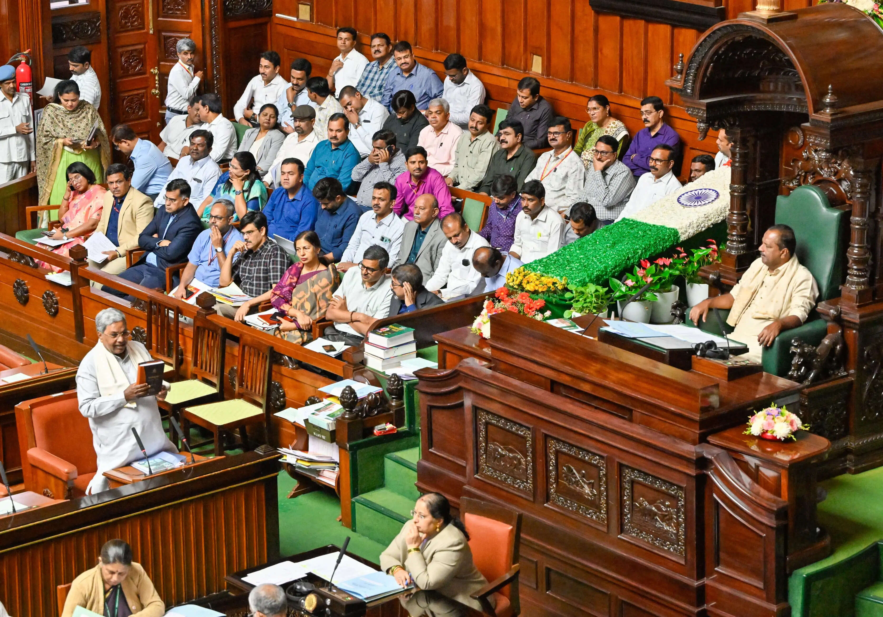 कर्नाटक की वित्तीय स्थिति नियंत्रण में, लेकिन केंद्र की नीतियों से बढ़ीं चुनौतियां: सिद्धारमैया