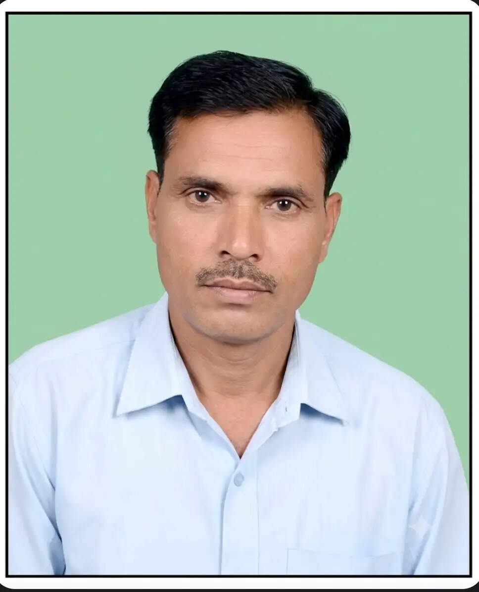 खेत देखने गए किसान का चकरोट पर मिला शव, इलाके में सनसनी