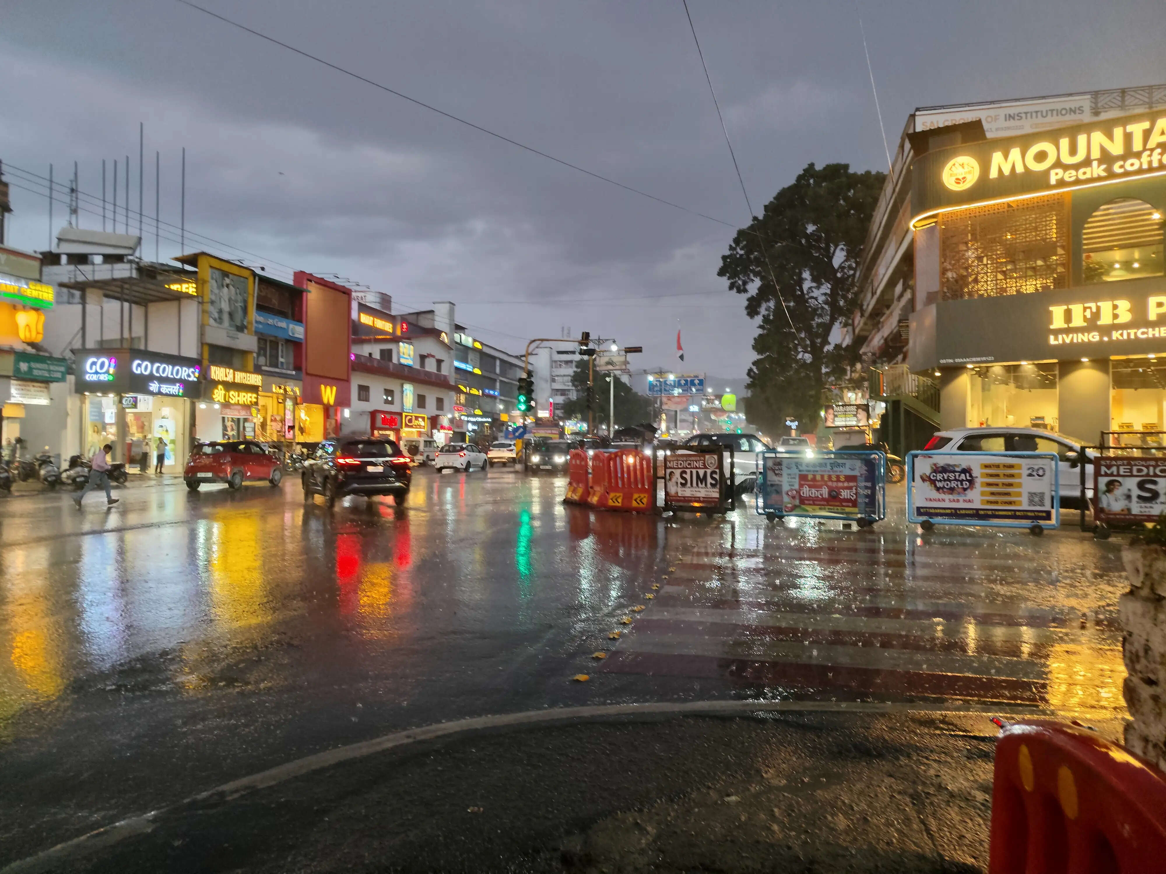 दून में शाम को बारिश से मौसम सुहावना, मौसम विभाग की चेतावनी जारी