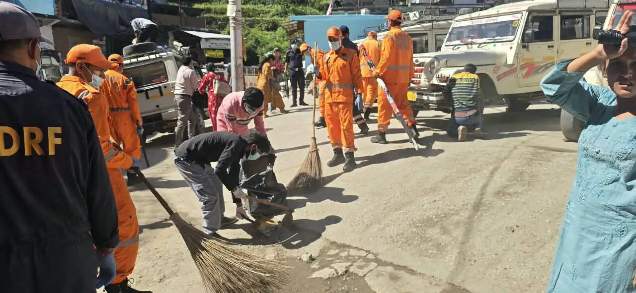 बस स्टैंड और अस्पताल परिसर में चला स्वच्छता अभियान