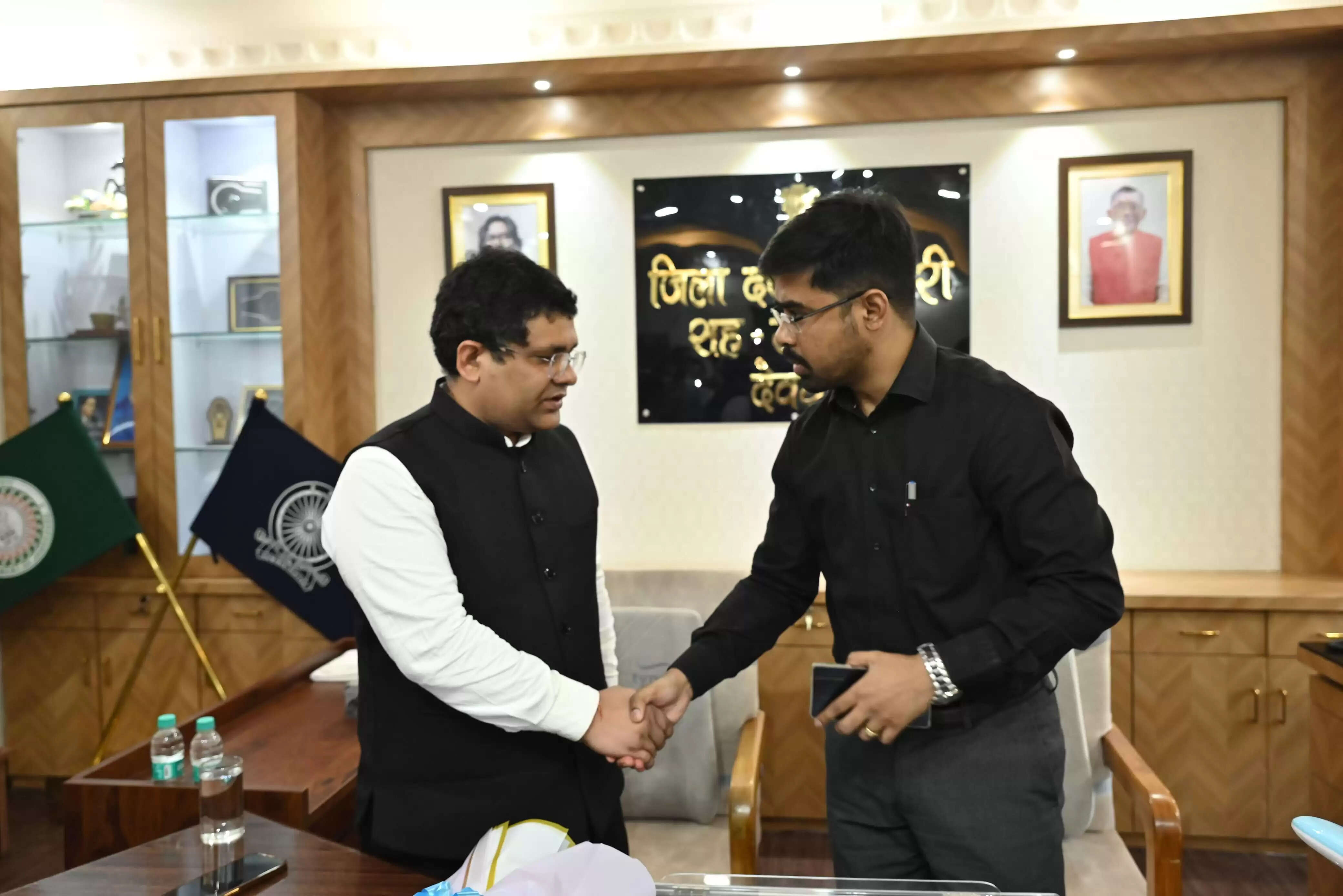 श्रावणी मेला से पहले देवघर में प्रशासनिक फेरबदल, नए उपायुक्त ने संभाला पद