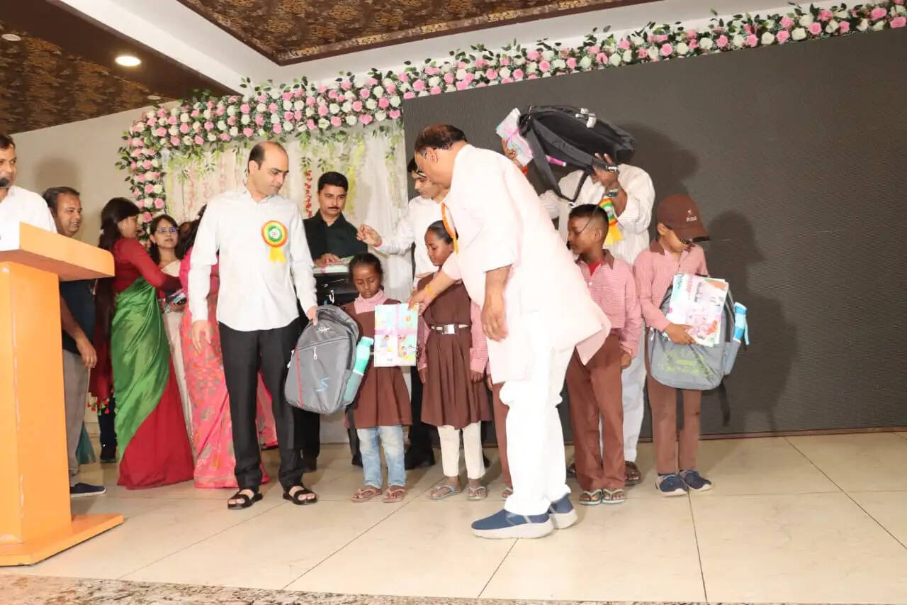 प्रदेश सरकार के विजन को साकार करने के लिए शत-प्रतिशत नामांकन आवश्यक: राजेन्द्र कुमार मौर्य