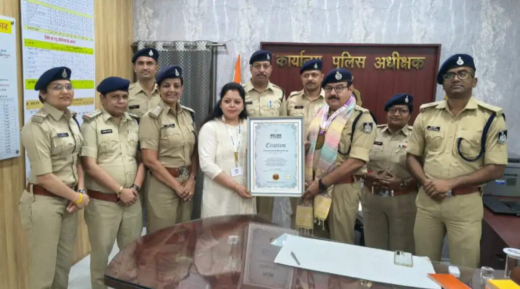 'नशे से दूरी है ज़रूरी 2.0' अभियान को अंतरराष्ट्रीय पहचान, जीआरपी इंदौर को वर्ल्ड बुक ऑफ रिकॉर्ड्स, लंदन से सम्मान