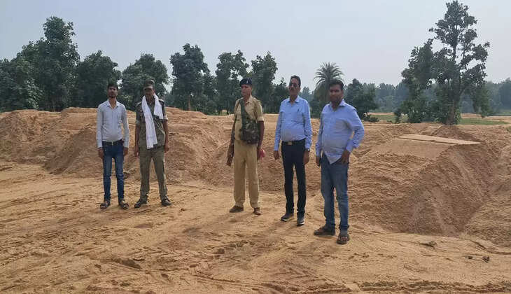 खनन पदाधिकारी ने की छापामारी, दो लाख घनफीट अवैध बालू जब्त, 10 लोगों पर प्राथमिकी