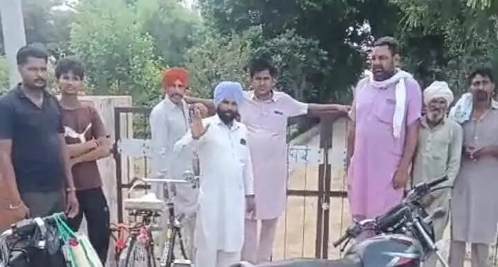 सिरसा: पेयजल संकट से गुस्साए ग्रामीणों ने जलघर पर लगाया ताला