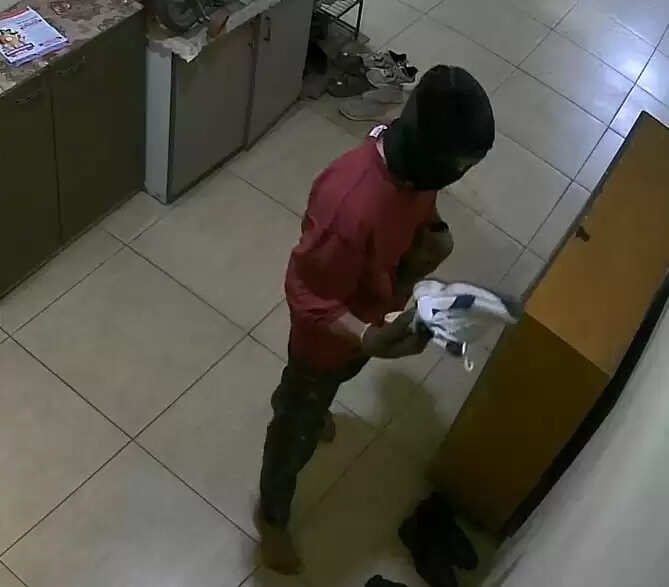 रामगढ़ में पंचवटी अपार्टमेंट के तीन फ्लैटों का ताला तोड़कर लाखों की चोरी, पुलिस जांच में जुटी