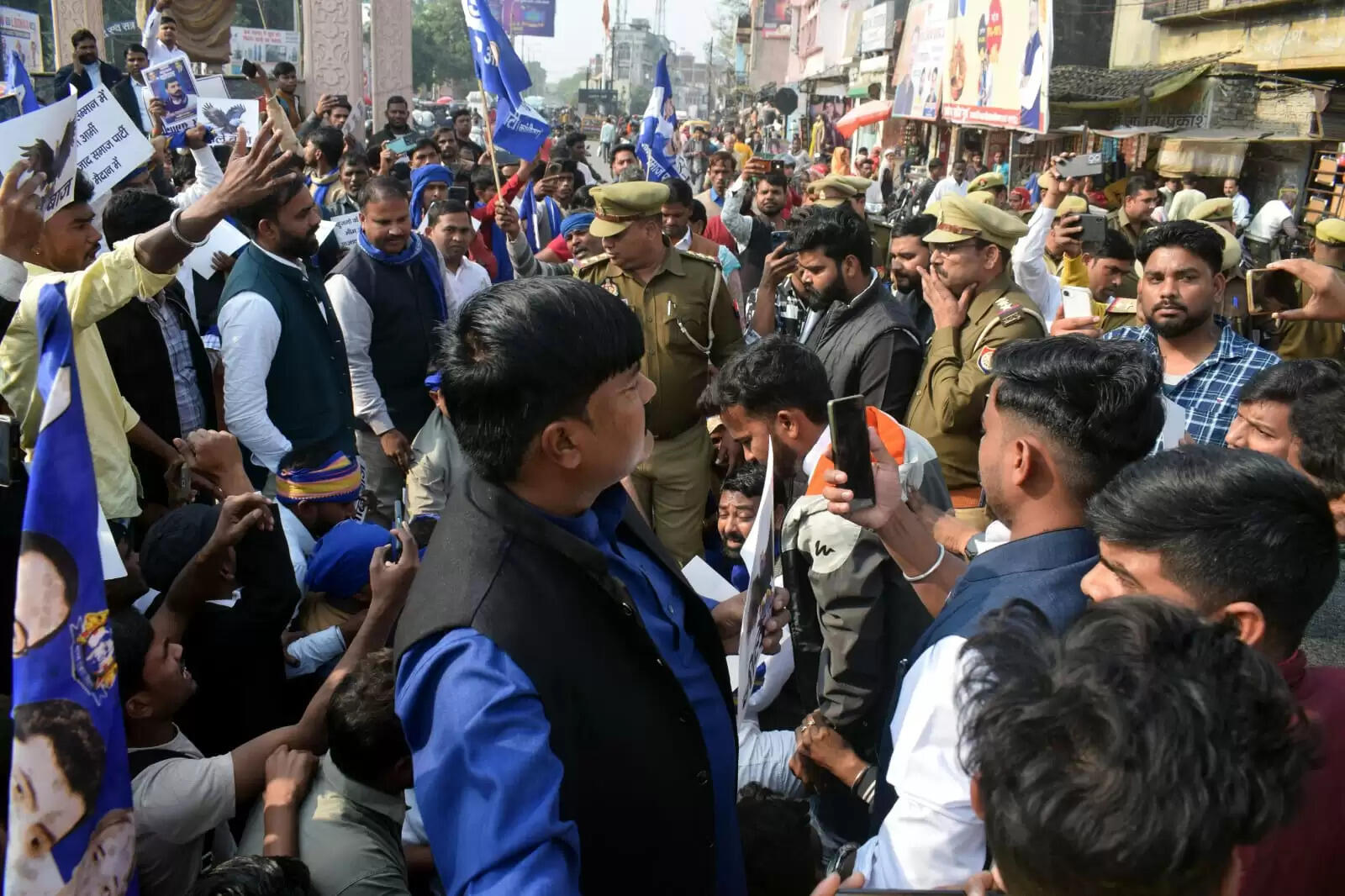 भाजपा विधायक के बोल पर भड़की भीम आर्मी, पुतला फूंकने की कोशिश नाकाम