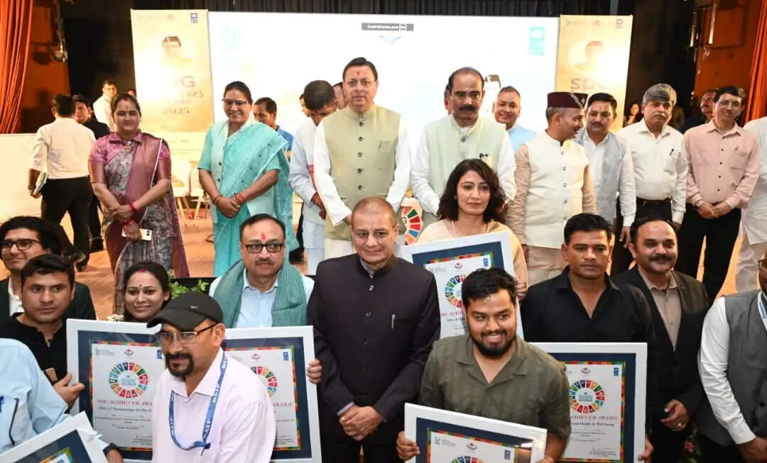 अल्मोड़ा में राज्य स्तरीय एसडीजी एचीवर्स अवार्ड समारोह में मुख्यमंत्री ने विजेताओं को किया सम्मानित