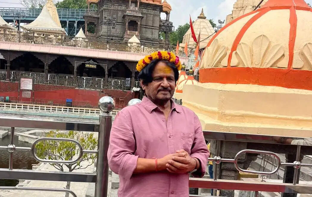 'द नर्मदा स्टोरी' की सफलता के लिए महाकाल की शरण में पहुंचे रघुवीर यादव
