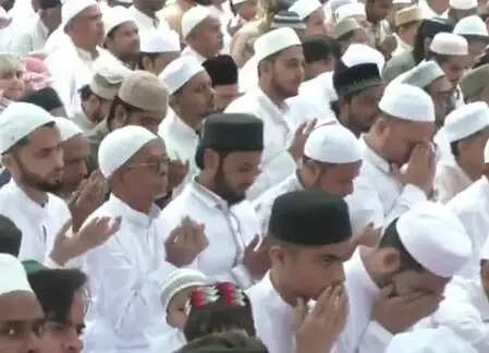 ईद पर मस्जिदों में नमाज पढ़ने आए लोगों में चिकन बिरयानी मामले में गिरफ्तारी पर बेहद नाराजगी
