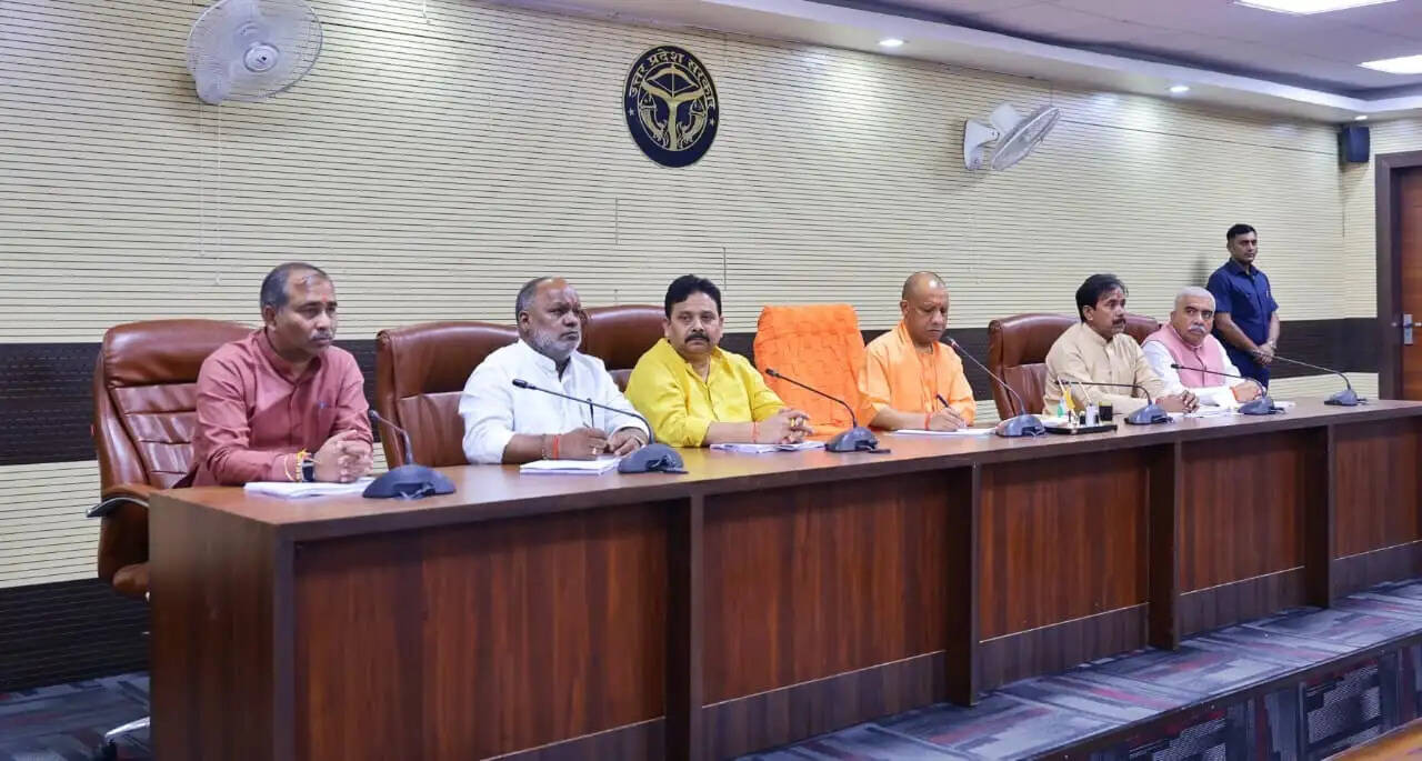 सावन में काशीवासियों के लिए श्री काशी विश्वनाथ मंदिर में होगा अलग दर्शन मार्ग : मुख्यमंत्री योगी