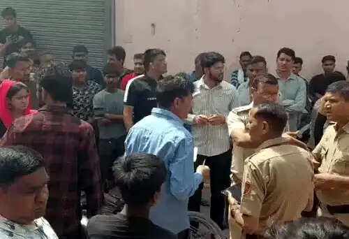 फरीदाबाद : बाइक चलाने को लेकर विवाद, व्यक्ति पर की फायरिंग