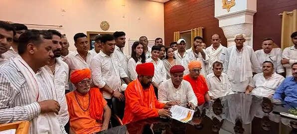 खेजड़ी पर चोट बर्दाश्त नहीं,&nbsp;बिश्नोई समाज के&nbsp;लाेगाें&nbsp;ने किया प्रदर्शन
