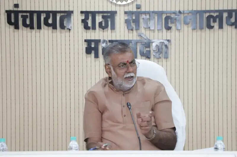 पंचायतों को बनाएं आत्मनिर्भर और रोजगारोन्मुखी, अंतिम व्यक्ति तक पहुंचे योजनाओं का लाभ : प्रहलाद पटेल