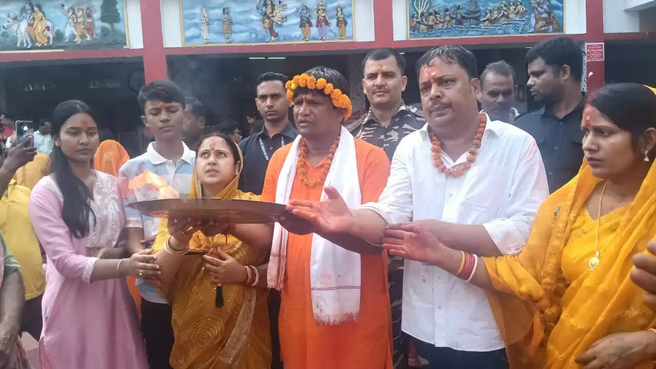 बासुकीनाथ में कार्तिक पूर्णिमा पर उमड़ी श्रद्धालुओं की भीड़