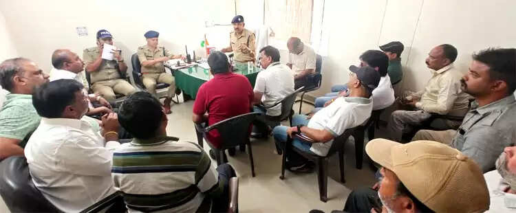 चारधाम यात्रा को लेकर हरिद्वार पुलिस ने टैक्सी यूनियनों के साथ की बैठक