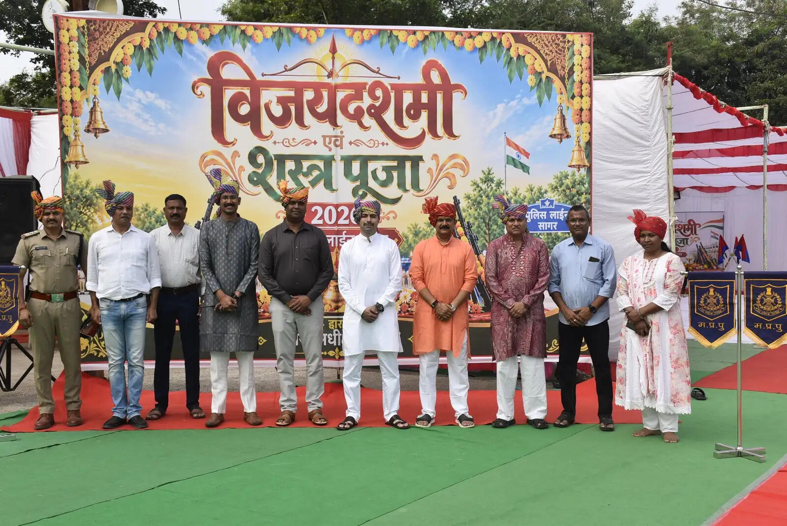 सागरः मंत्री राजपूत और वरिष्ठ अधिकारियों की मौजूदगी में वैदिक मंत्रोच्चार के साथ हुआ शस्त्र पूजन
