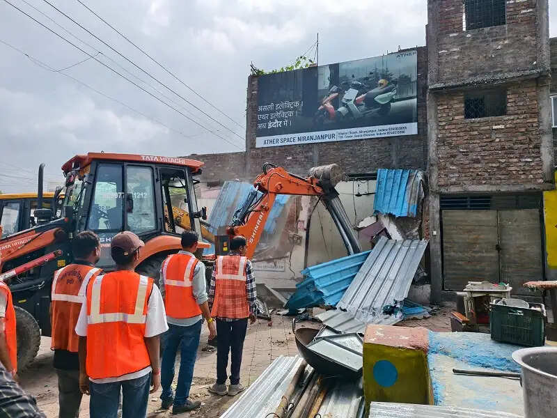 इंदौरः प्रशासन की बड़ी कार्रवाई, ग्राम खजराना में 80 करोड़ रुपये मूल्य की शासकीय भूमि अतिक्रमण मुक्त