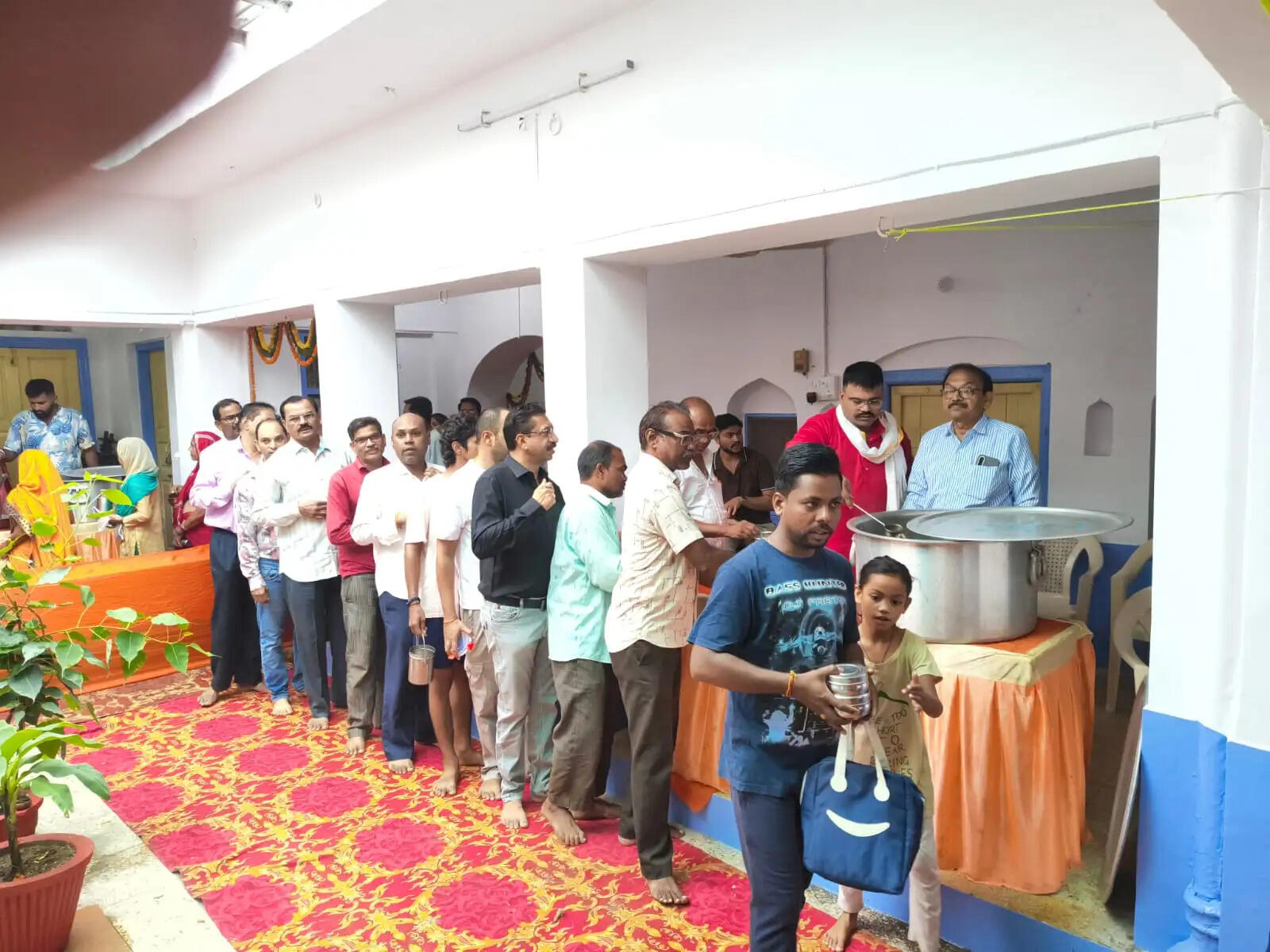 रथयात्रा महोत्सव: जगन्नाथ मंदिर में काढ़ा औषधि प्रसादी पाने लगी भक्तों की कतार