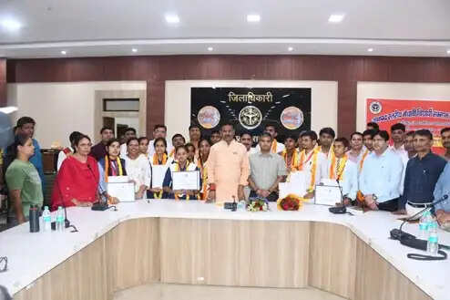 युवा पीढ़ी की उपलब्धियां ही राष्ट्र के सशक्त और विकसित भविष्य की आधारशिला : महापौर