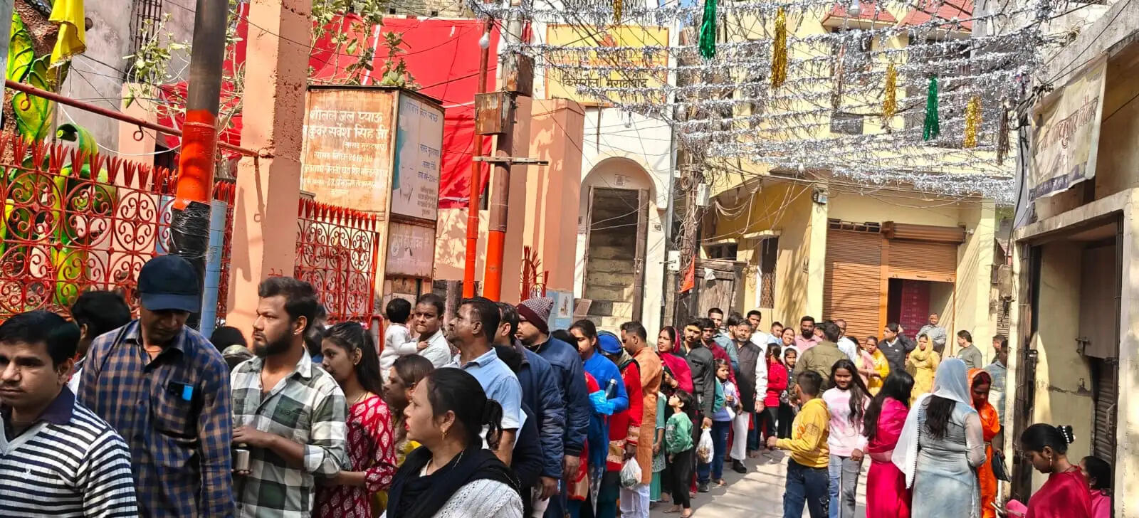 मुरादाबाद में महाशिवरात्रि की धूम, हर-हर महादेव के जयकारों से गूंजे शिवालय