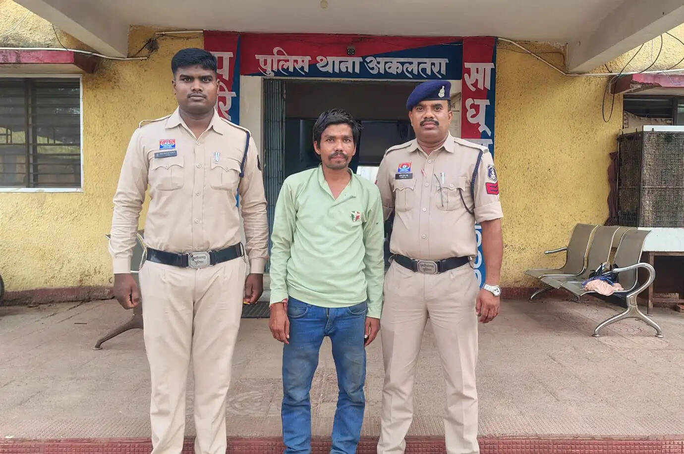 जांजगीर-चांपा: पुरानी रंजिश में घर में घुसकर महिला से मारपीट और जान से मारने की धमकी, आरोपित गिरफ्तार