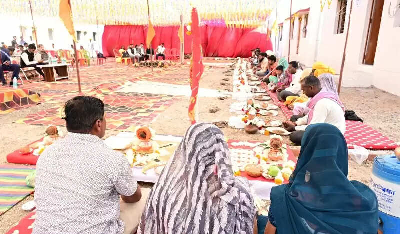 धारः पीएम मित्रा पार्क में विस्थापन के 24 हितग्राहियों को सौंपे गए पक्के मकान