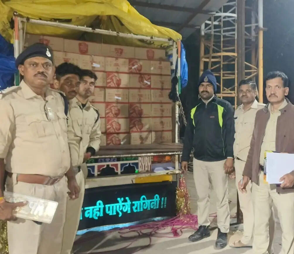 झाबुआ: गुजरात के सीमावर्ती पिटोल में 2,724 लीटर अवैध शराब सहित बीस लाख का माल बरामद
