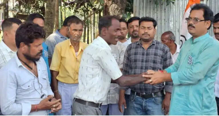 चुनाव 26 : वन प्राणियों&nbsp;के आतंक से परेशान ग्रामीणों ने उम्मीदवार से मांगी सुरक्षा