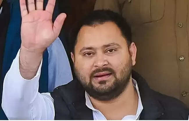 आप लोगों ने लोकतंत्र को डर तंत्र बना दिया है : तेजस्वी यादव