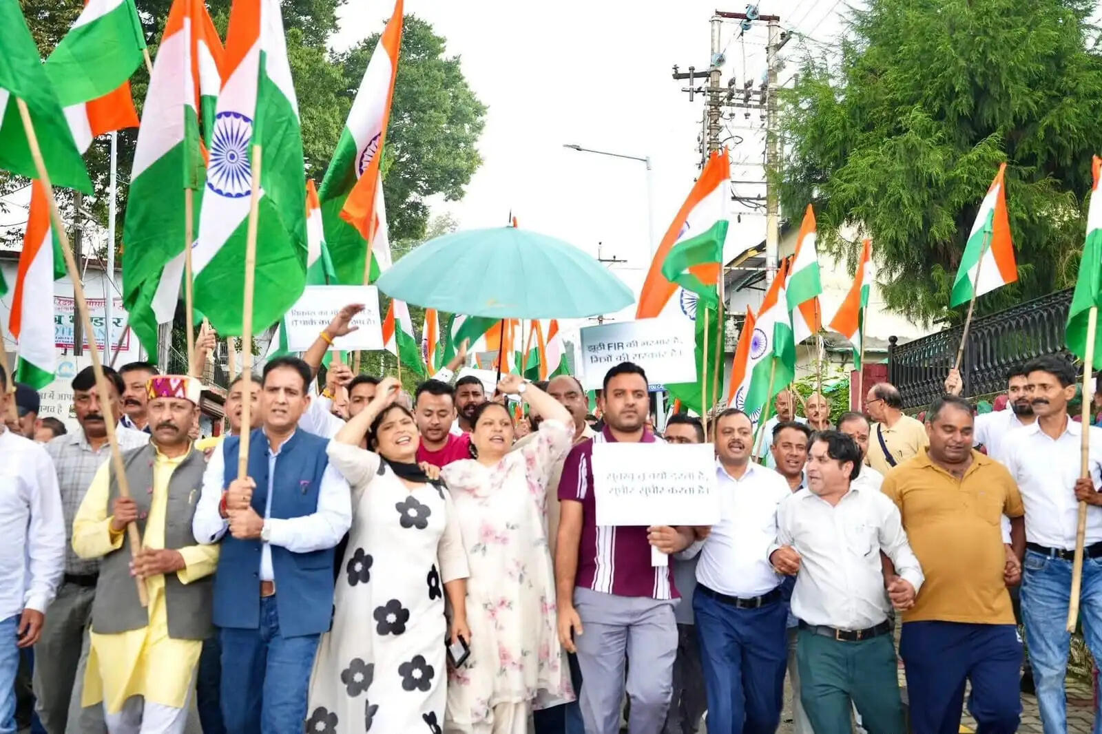 सुधीर शर्मा के समर्थन में सड़कों पर उतरी भाजपा, राज्यपाल और मुख्य सचिव को भेजे ज्ञापन