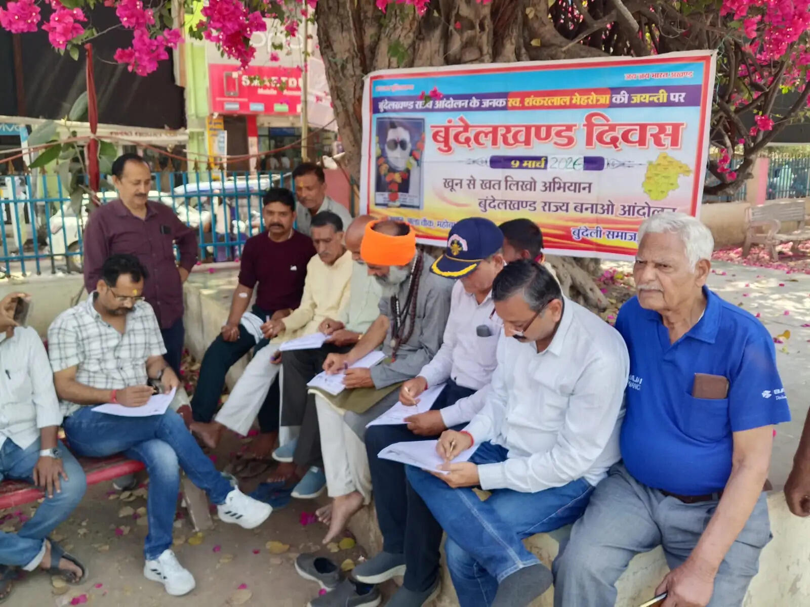 बुंदेलों ने 51वीं बार प्रधानमंत्री को खून से खत लिख कर दोहरायी बुंदेलखंड राज्य की मांग