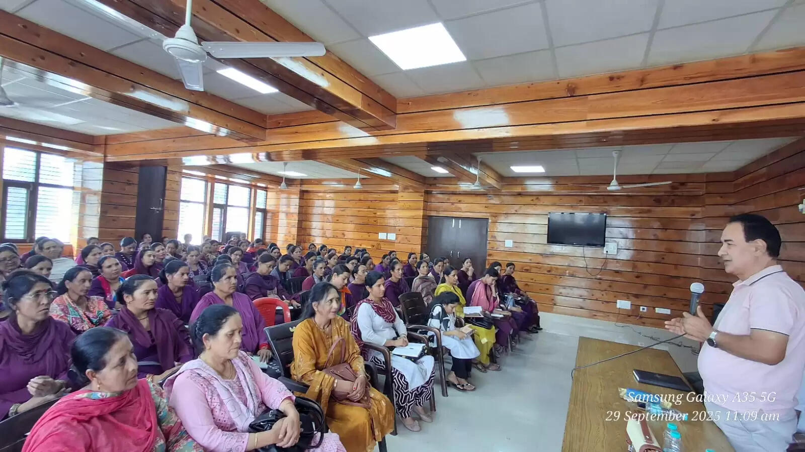 मिशन वात्सल्य संवार रहा बच्चों की तक़दीर और तस्वीर: एन.आर. ठाकुर