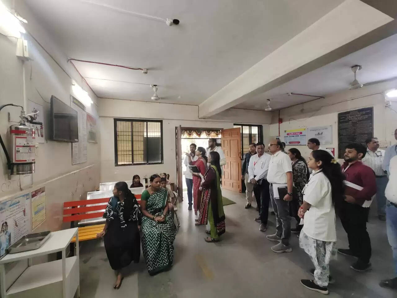 आयुक्त ने किया एनीमिया विशेष शिविर केंद्र पडघा का निरीक्षण