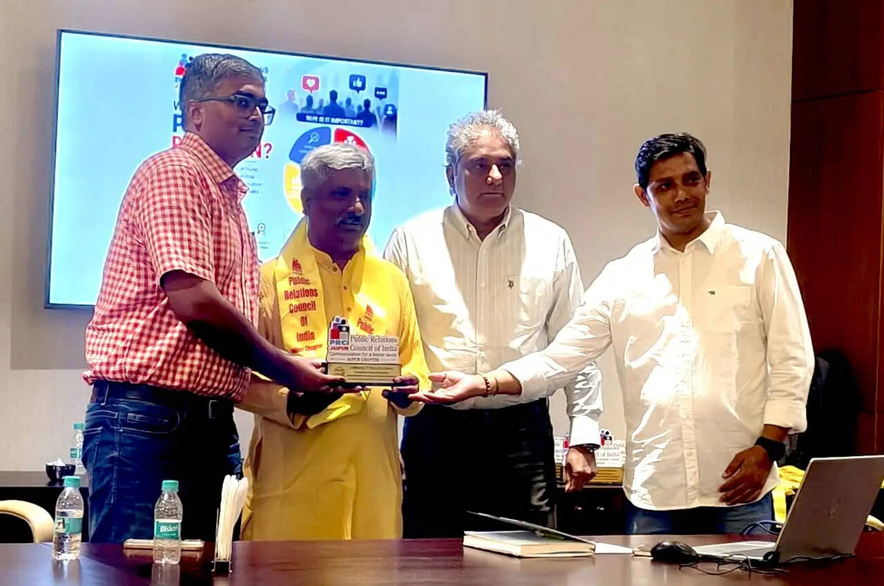 पीआरसीआई जयपुर चैप्टर की मासिक बैठक में छात्र कल्याण और राष्ट्रीय एवं अंतर्राष्ट्रीय विस्तार विस्तृत चर्चा