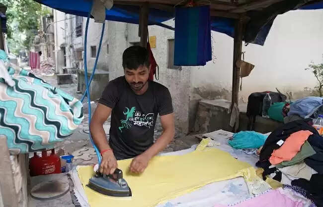 दिल्ली के इस्त्री व्यवसायियों को सशक्त बनाने के लिए एलपीजी इस्त्री बॉक्स का हुआ वितरण